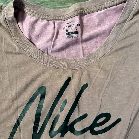 WOMENS NIKE TEE SIZE MEDIUM - Picture 2 of 2